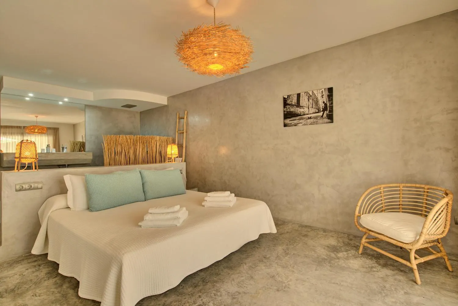 Villa In Cala Salada Sleeps 14 San Antonio