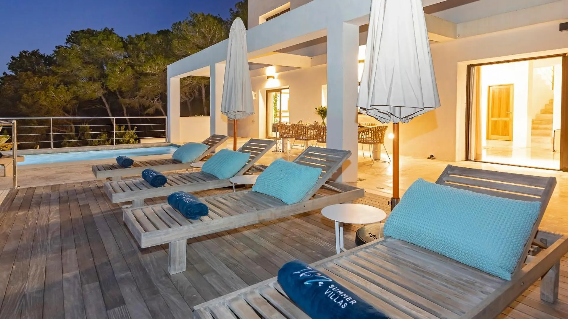 Villa In Cala Salada Sleeps 14 サンアントニオアバド