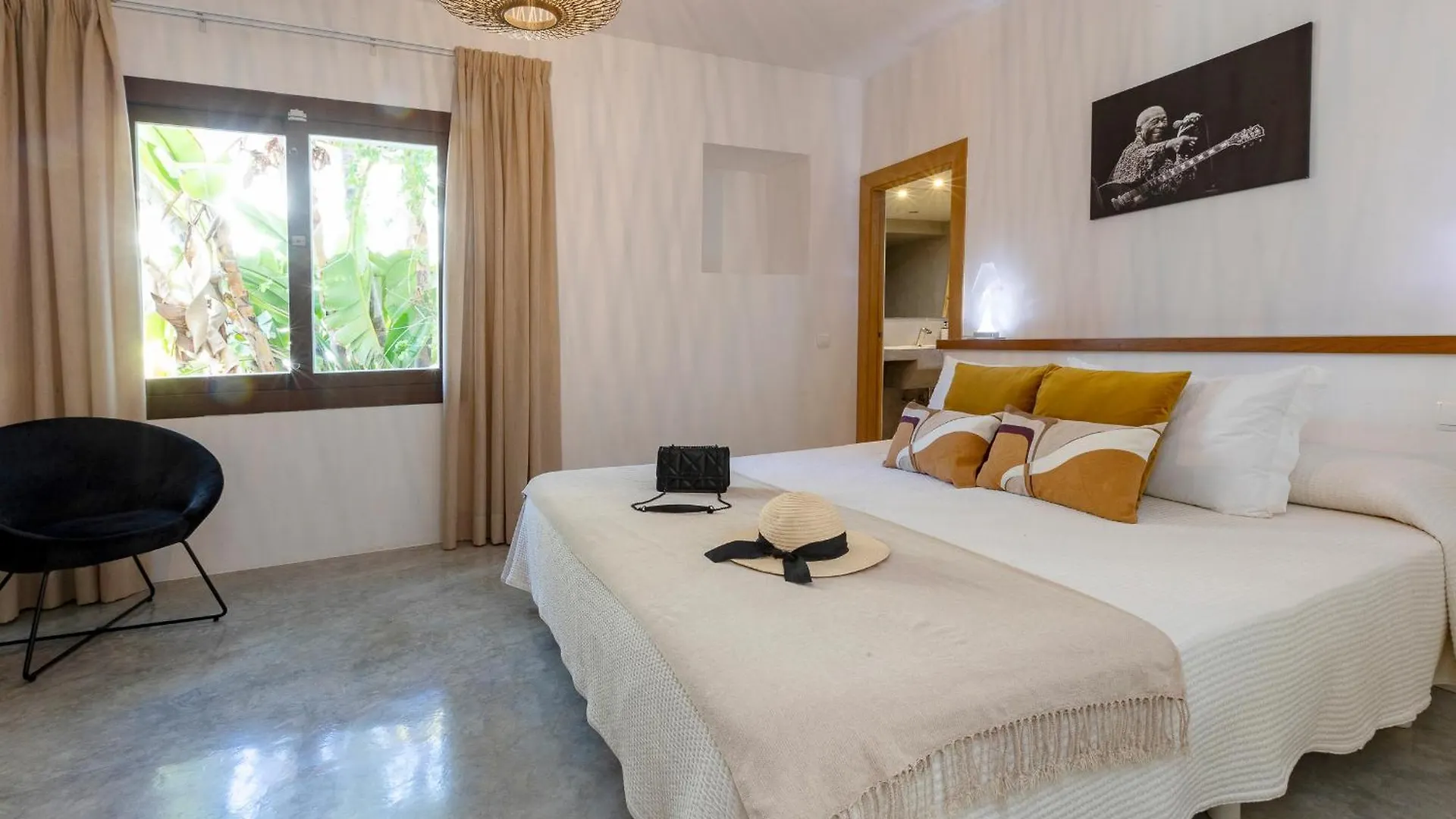 Villa In Cala Salada Sleeps 14 San Antonio  0*, San Antonio (Ibiza)