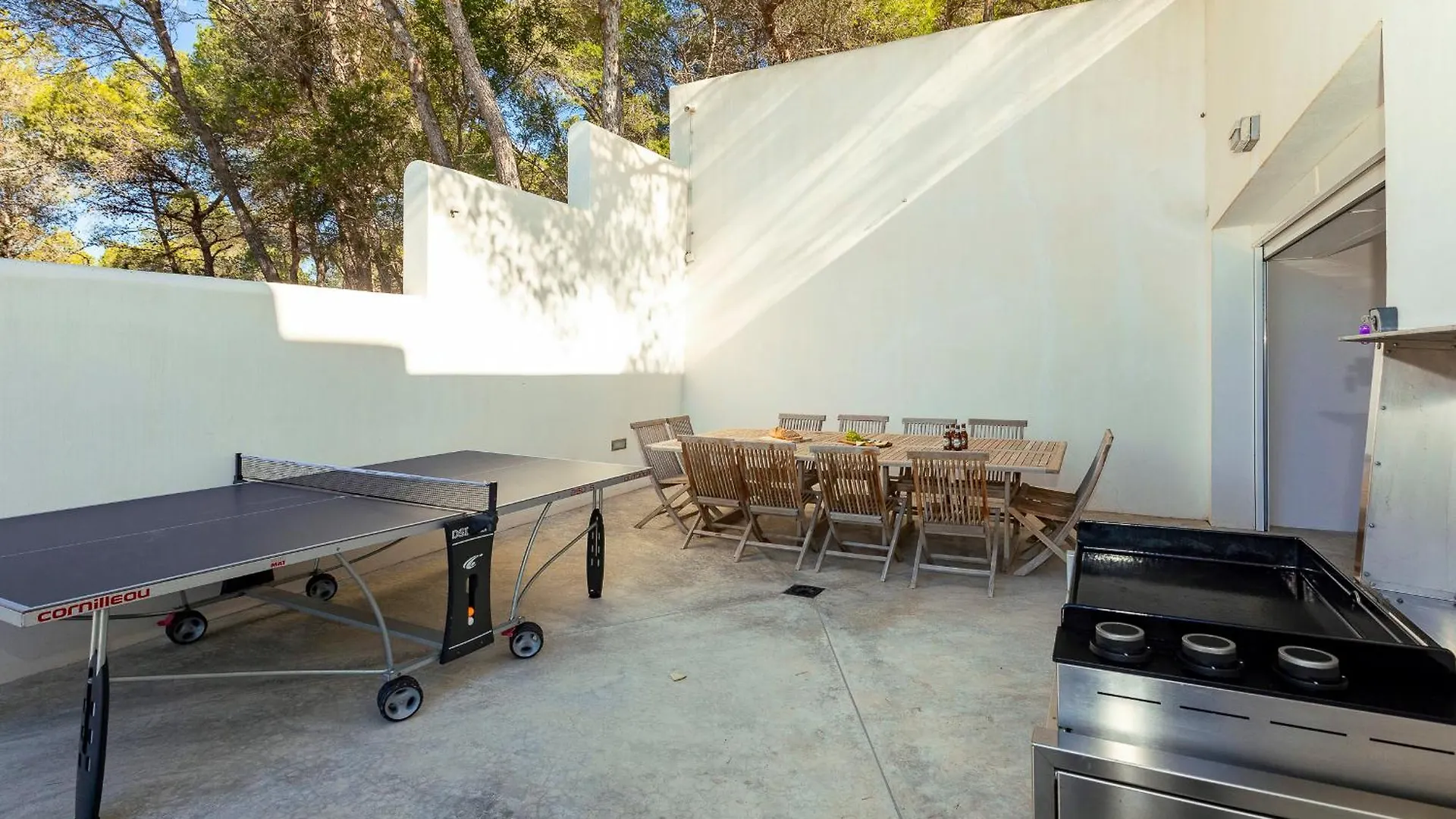 Villa In Cala Salada Sleeps 14 サンアントニオアバド