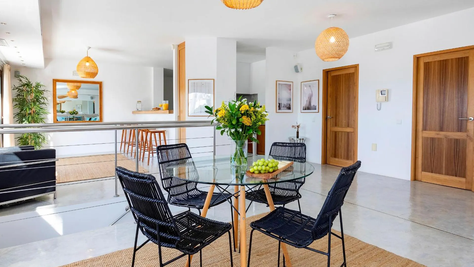 Villa In Cala Salada Sleeps 14 サンアントニオアバド