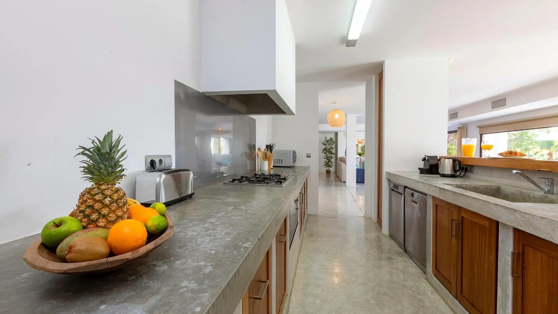 Villa In Cala Salada Sleeps 14 サンアントニオアバド